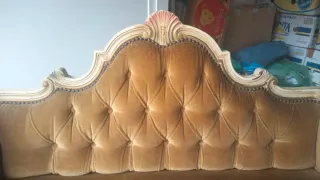 Divano vintage velluto oro e legno