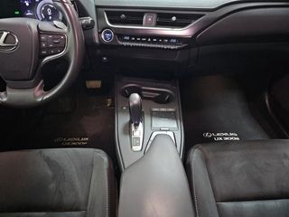 Lexus UX 300e Business