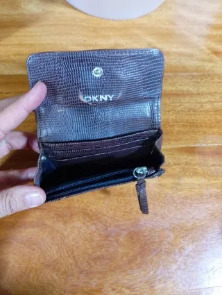 Billetero DKNY Marrón Pequeño