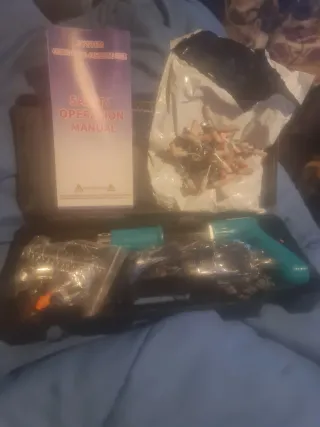 Pistola clavadora portátil + 100 clavos FUENGIROLA