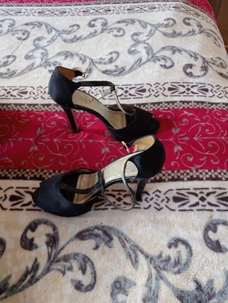 Zapatos de tacón negros