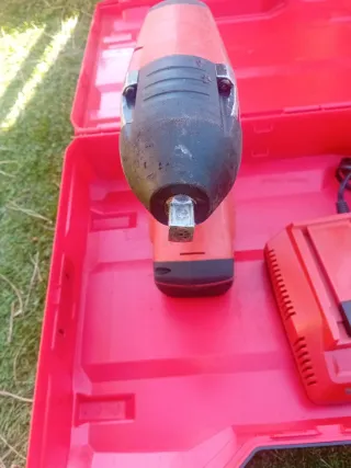 Atornilladora Hilti SIW 22T-A + Cargador