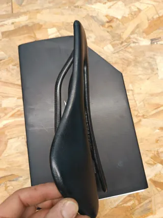 Sillín Berk sort 135