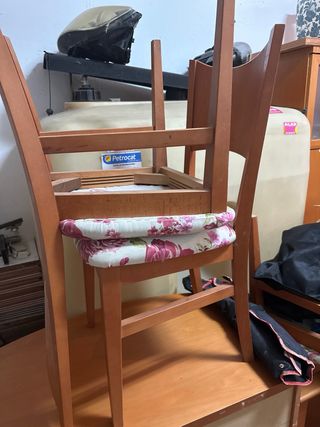 Silla de comedor con tapizado floral