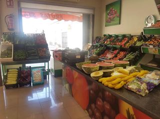 Se traspasa frutería / tienda de alimentación