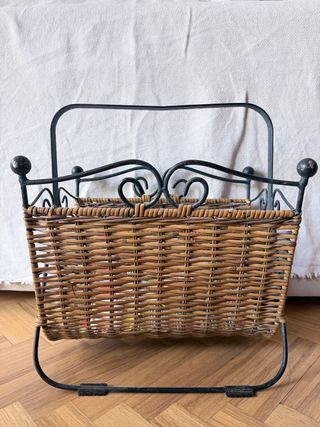 Revistero Vintage Forja Negra y Mimbre