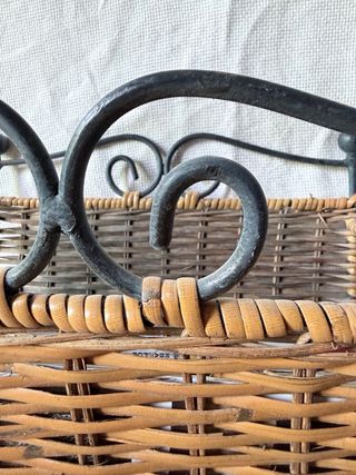 Revistero Vintage Forja Negra y Mimbre