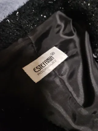 Americana mujer negra con brillos