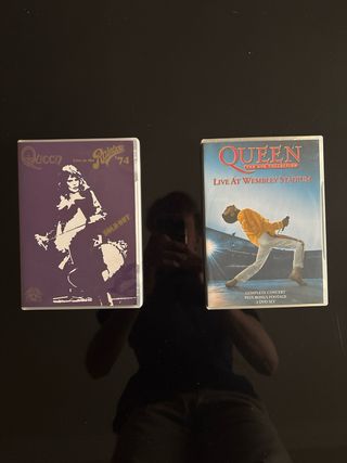 Lote 2 DVDs Queen: Live at Rainbow '74 y Wembley