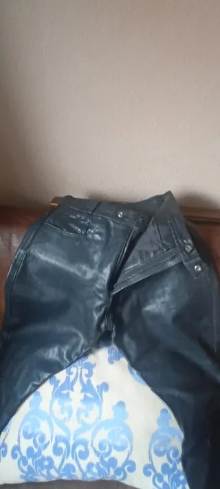 Conjunto cuero mujer: cazadora y pantalón