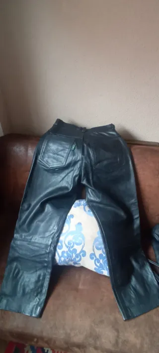 Conjunto cuero mujer: cazadora y pantalón