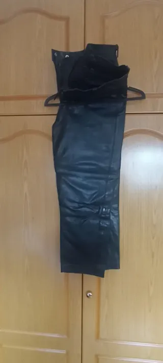 Conjunto cuero mujer: cazadora y pantalón