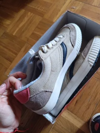Marca Brotes. Talla 36 Zapatos niño beige y azul