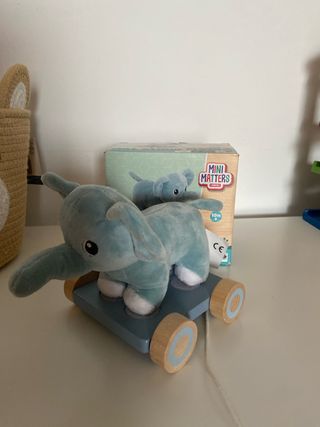 Peluche elefante con carrito de madera