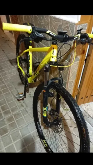Bicicleta de Montaña Amarilla GT