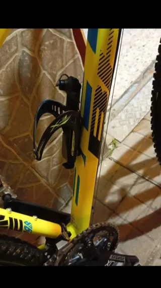 Bicicleta de Montaña Amarilla GT