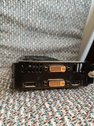 Tarjeta Gráfica ZOTAC GeForce GTX 460 SE 1Gb DDR5