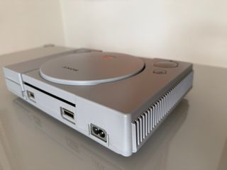 PlayStation 1 + 2 Controller + Moto Racer 2