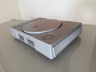 PlayStation 1 + 2 Controller + Moto Racer 2