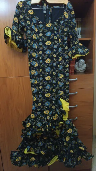 Traje Flamenca Negro con Flores Amarillas y Azules