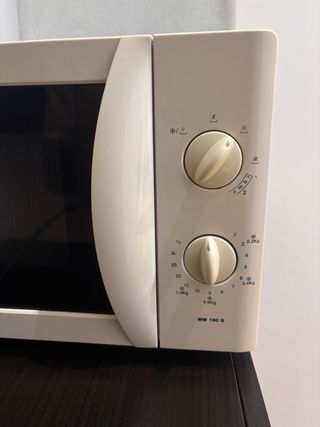 Microondas blanco viejo