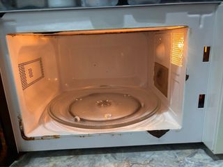 Microondas blanco viejo