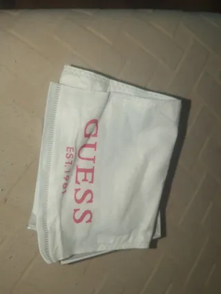 Cartera Guess Marrón y Dorada