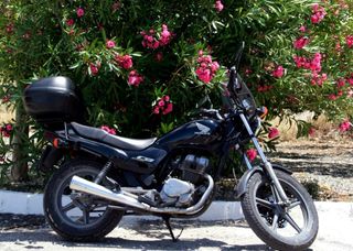 Honda CB-250 Two Fifty negra. Muy cuidada. Extras