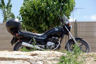 Honda CB-250 Two Fifty negra. Muy cuidada. Extras