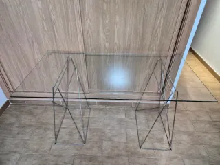 Mesa de cristal y metal