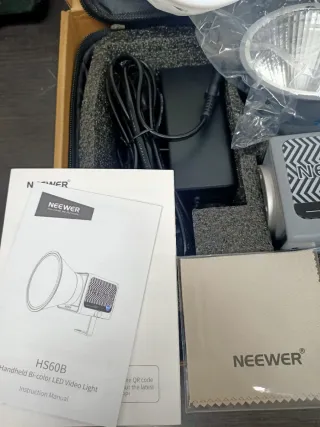 Mini foco LED Neewer HS60B 60W