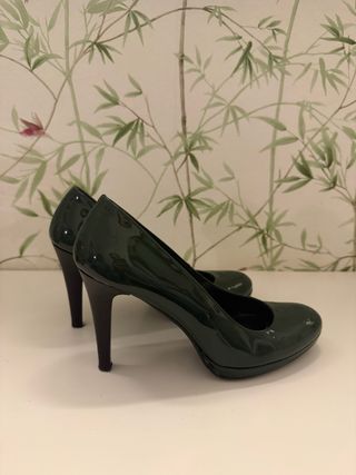 Zapatos Lujans Charol Verde Botella Tacon