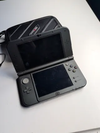 New Nintendo 3DS XL  + Extras