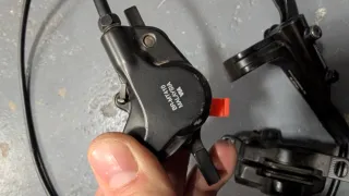 Pareja Frenos Shimano BR-MT410