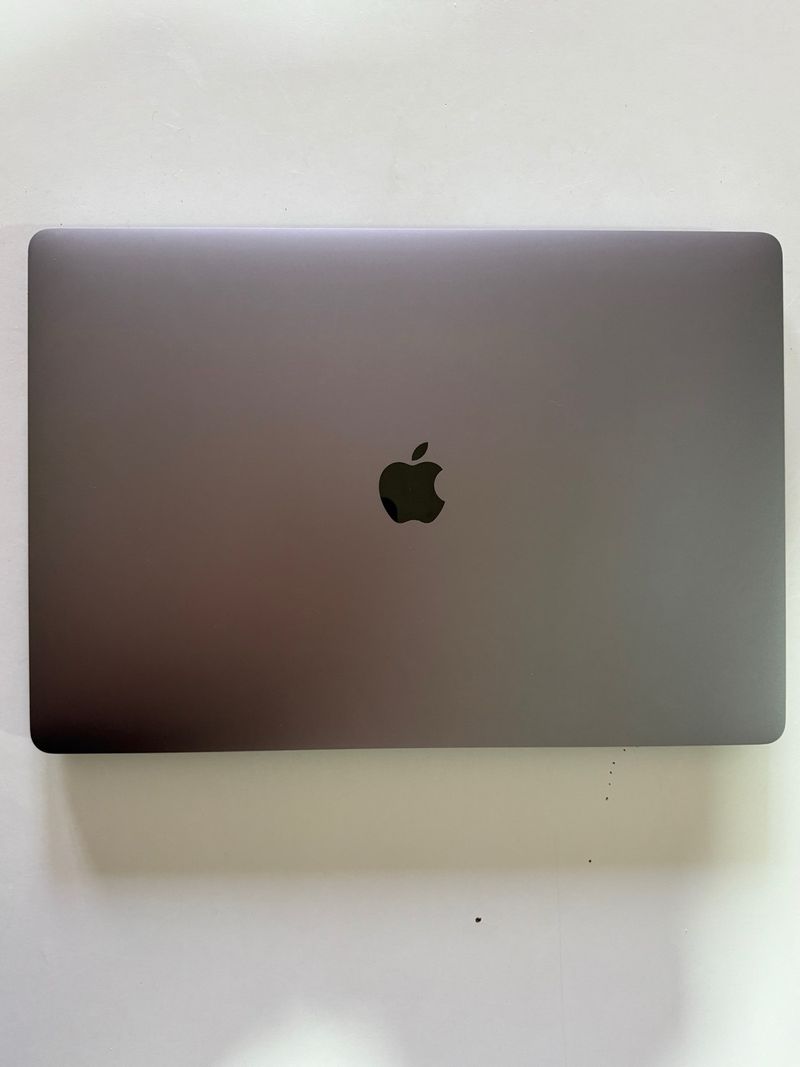 MacBook Pro 16” 2019 i9 16GB RAM 1TB SSD