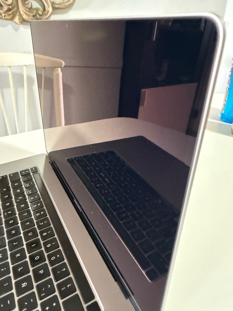 MacBook Pro 16” 2019 i9 16GB RAM 1TB SSD afbeelding 3