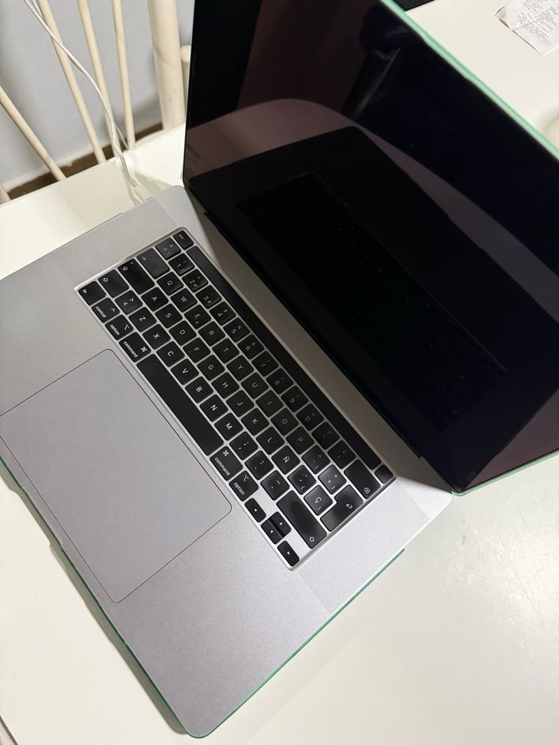 MacBook Pro 16” 2019 i9 16GB RAM 1TB SSD afbeelding 6
