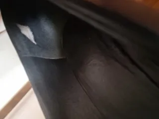 Zapatos de piel. Tienen un detallito por dentro.