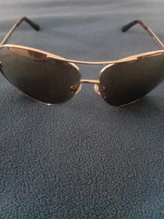 Gafas de sol Guess doradas