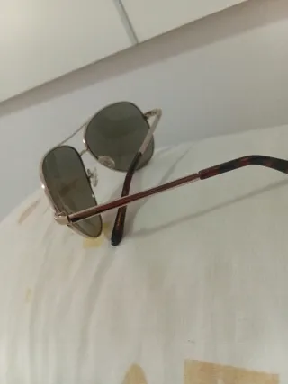 Gafas de sol Guess doradas