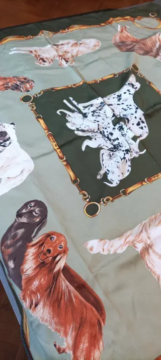 Elegante pañuelo señora motivos caninos