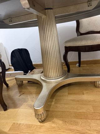 Mesa de comedor redonda de madera y cristal