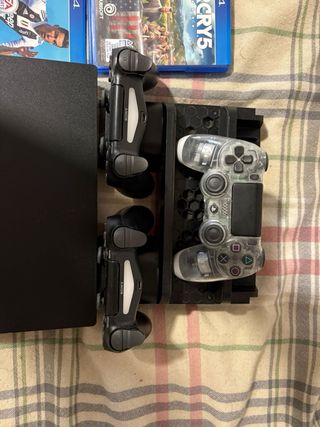 PS4 Pro 1TB + 3 Giochi