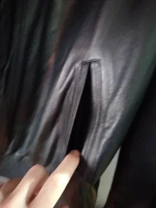 Cazadora de cuero negra