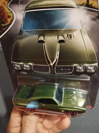 ✅Hot Wheels 70 Pontiac GTO Judge Plata✅