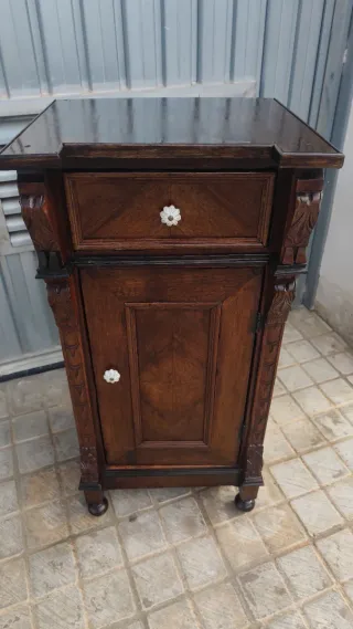 Mesita de noche finales S. 19