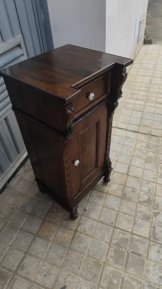 Mesita de noche finales S. 19