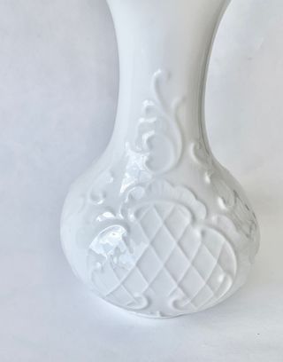 Jarron porcelana relieve