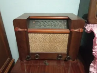 Radio Antigua Marrón con Dial Circular