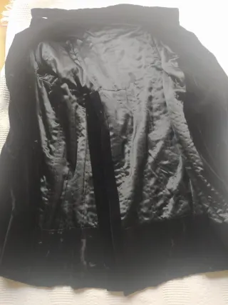 Abrigo de terciopelo negro